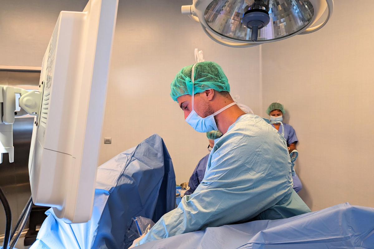 El servicio de urología de Creu Roja Hospitals realiza más de 100 casos de éxito de fimosis automatizada